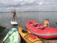 SUP paddleboarding dělá krásná těla :-)